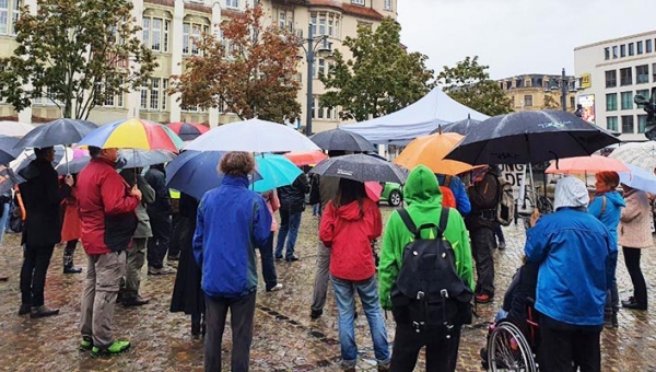 Demonstration für die Grundrechte - das Wetter hält niemanden ab