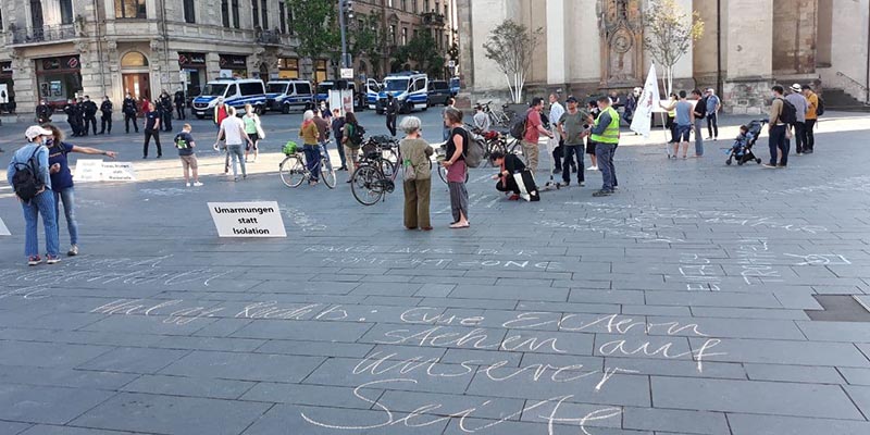 Erstes Etappenziel erreicht - friedlicher Protest aller Gruppen auf dem Markt
